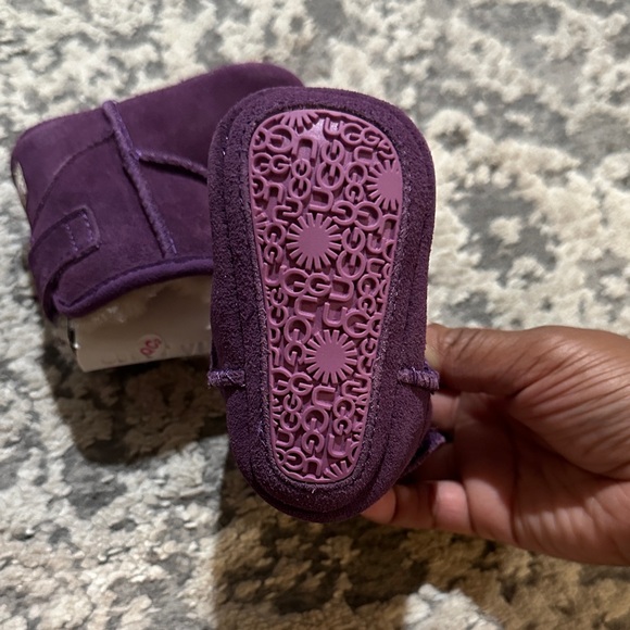 💜UGG Plum Infant Booties💜 - Picture 3 of 11